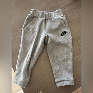Toddler Nike tech sweats 2T
